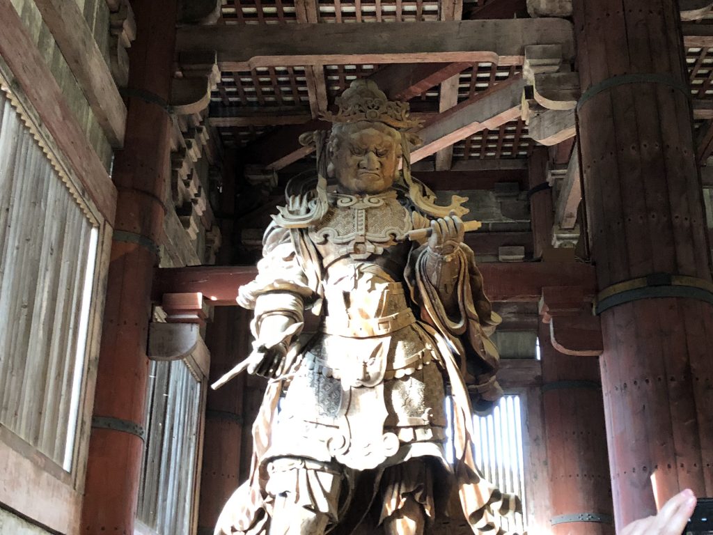 A huge statue of a guardian king.